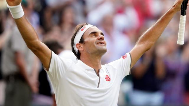 Federer celebra su victoria contra Nadal