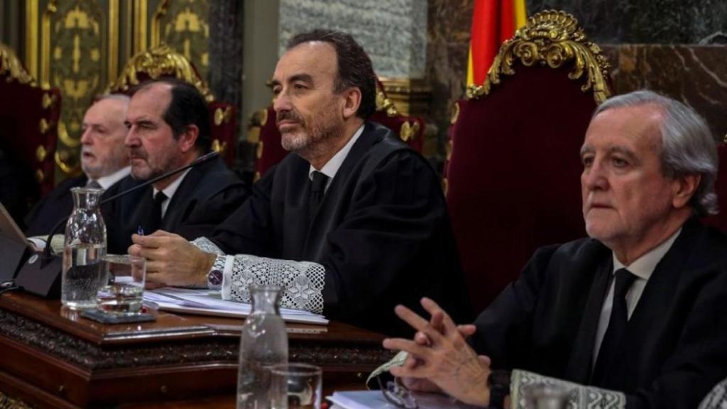 Manuerl Marchena, presidente del Tribunal del 'procés', junto a los magistrados en la vista oral.