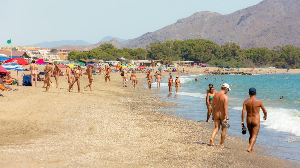 La apartada playa naturista de Vera