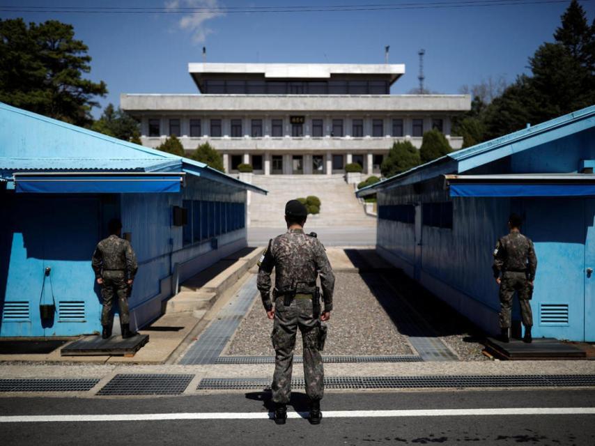 Tres soldados de Corea del Sur.