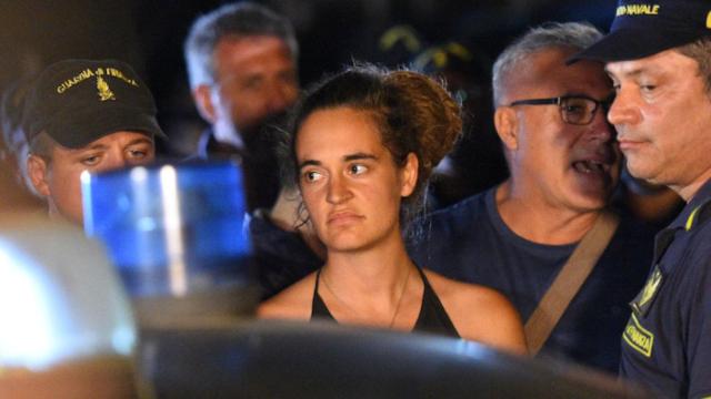 Carola Rackete, en el momento de su detención.