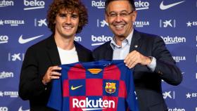 Bartomeu junto a Griezmann en la presentación del jugador francés