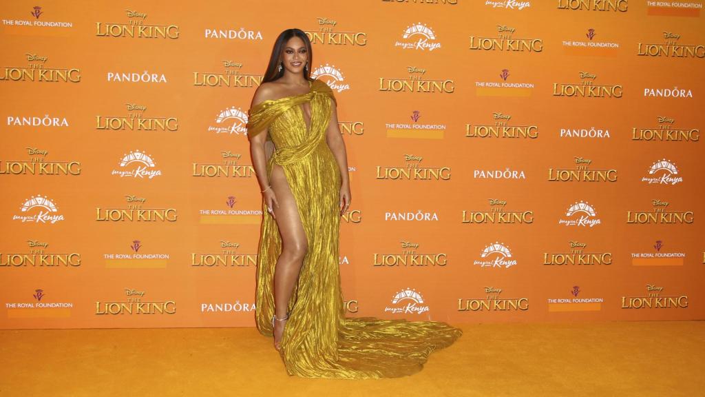 Beyoncé, que interpreta a la leona Nala en 'El Rey León', posa en el 'photocall'.