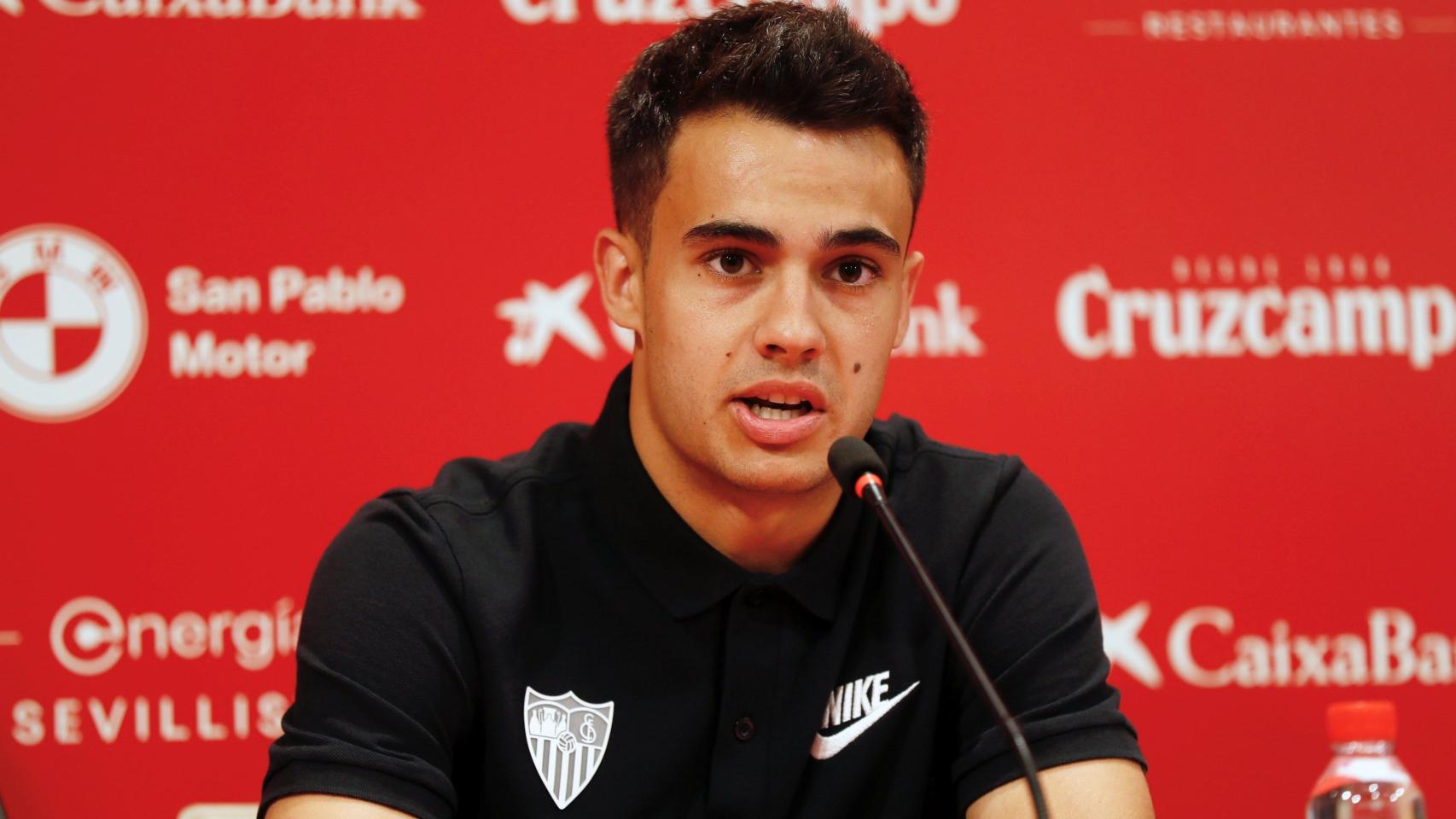 Reguión, en rueda de prensa con el Sevilla