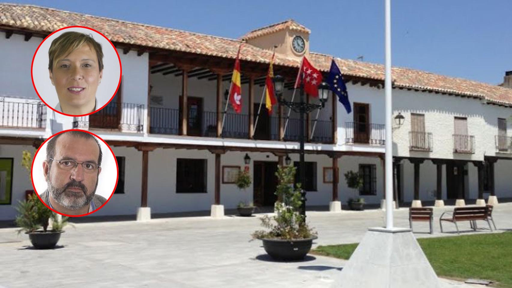 El alcalde de Torrejón de Velasco, Esteban Bravo, y la concejal socialista Silvia Bonilla, con el Ayuntamiento de fondo.