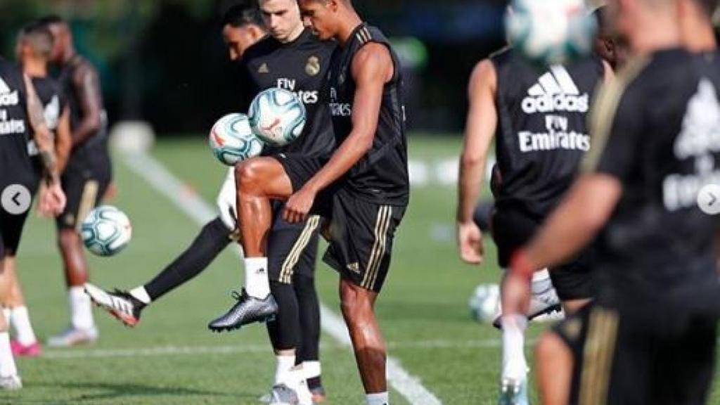 Varane en uno de los entrenamientos de la pretemporada. Foto Instagram: (@raphaelvarane)