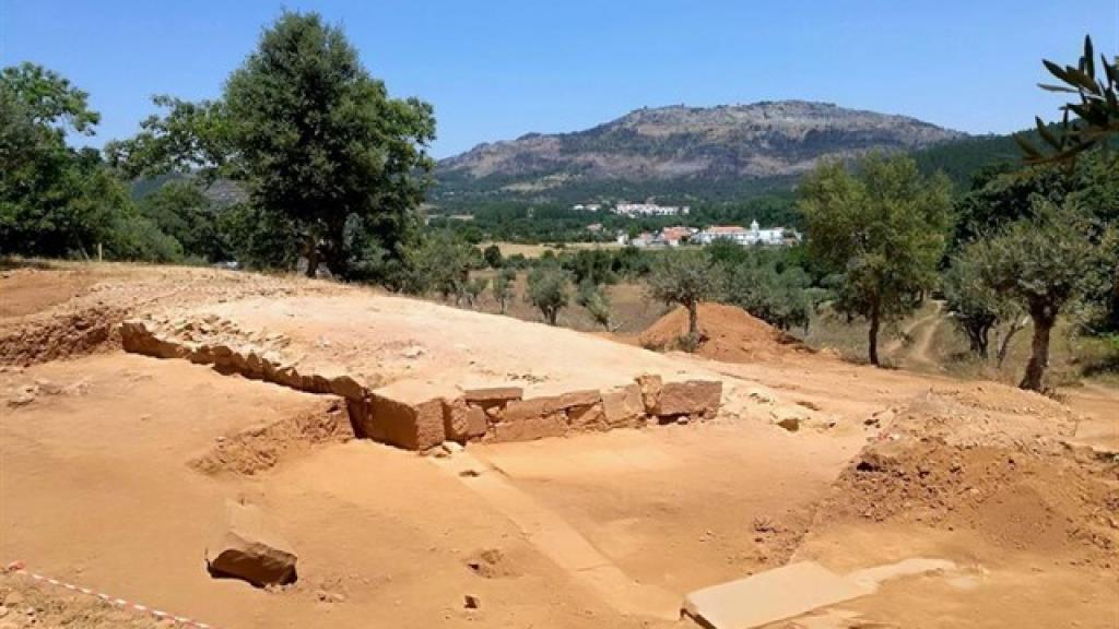 Entrada al anfiteatro hallado en la ciudad romana de Ammaia.