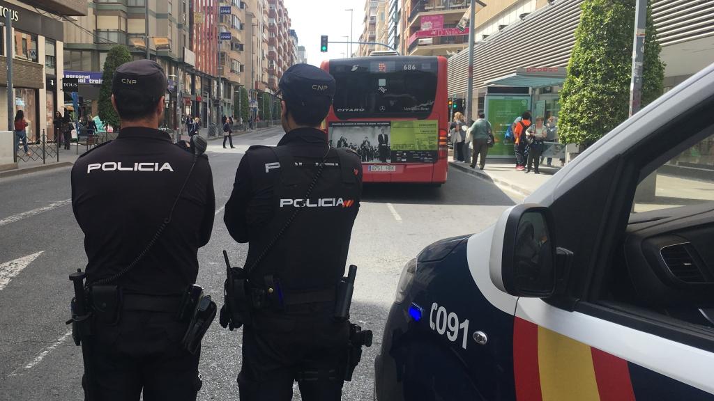 Agentes de la Policía Nacional en Alicante