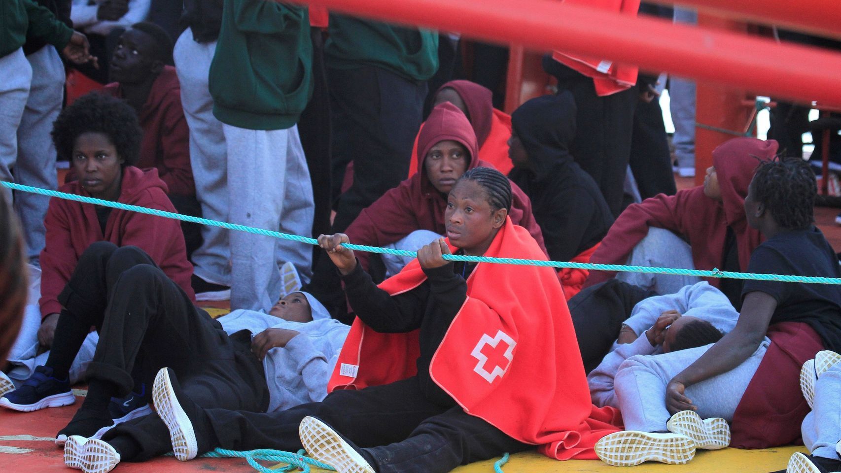 RInmigrantes rescatados en el Estrecho en una imagen de arcchivo.