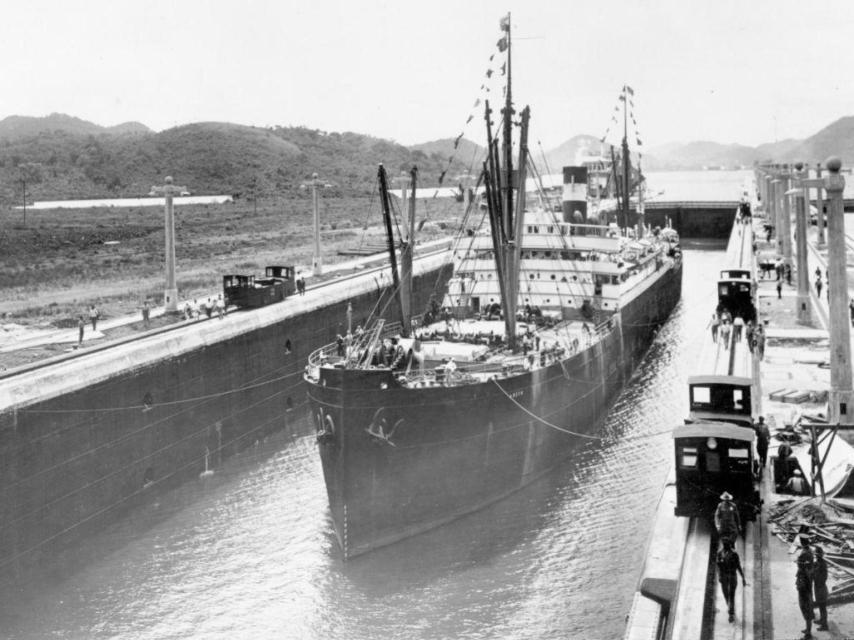 El SS Ancon, el primer buque que cruzó oficialmente el Canal de Panamá.