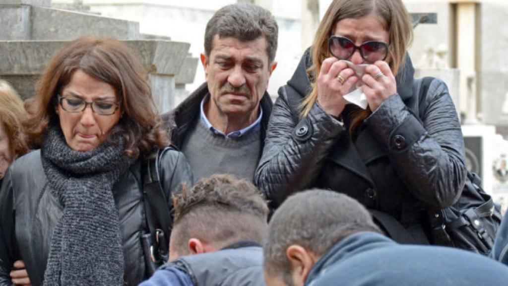 Santina, Pippo y Emanuela Biondo en el funeral de Mario.