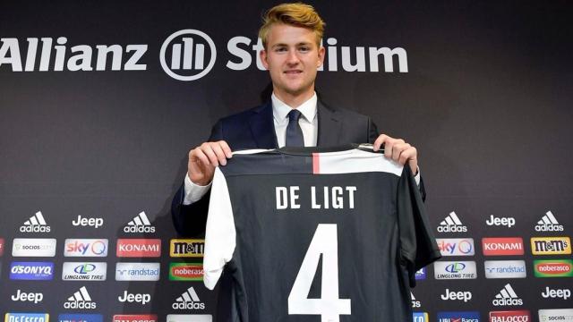 De Ligt en su presentación con la Juventus. Foto: Twitter (@juventusfc)