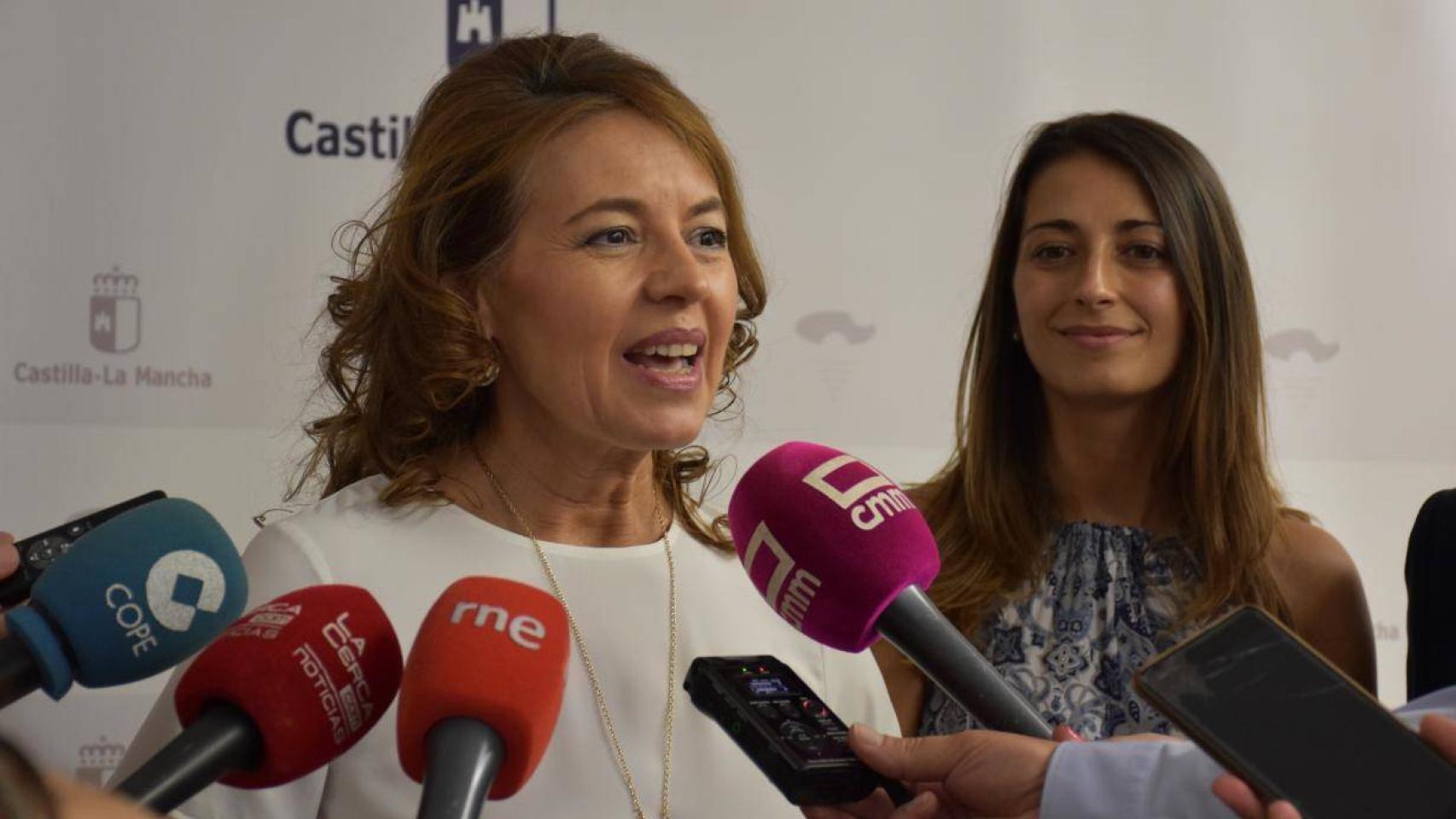 La consejera de Bienestar Social de Castilla-La Mancha, Aurelia Sánchez, este viernes ante los periodistas