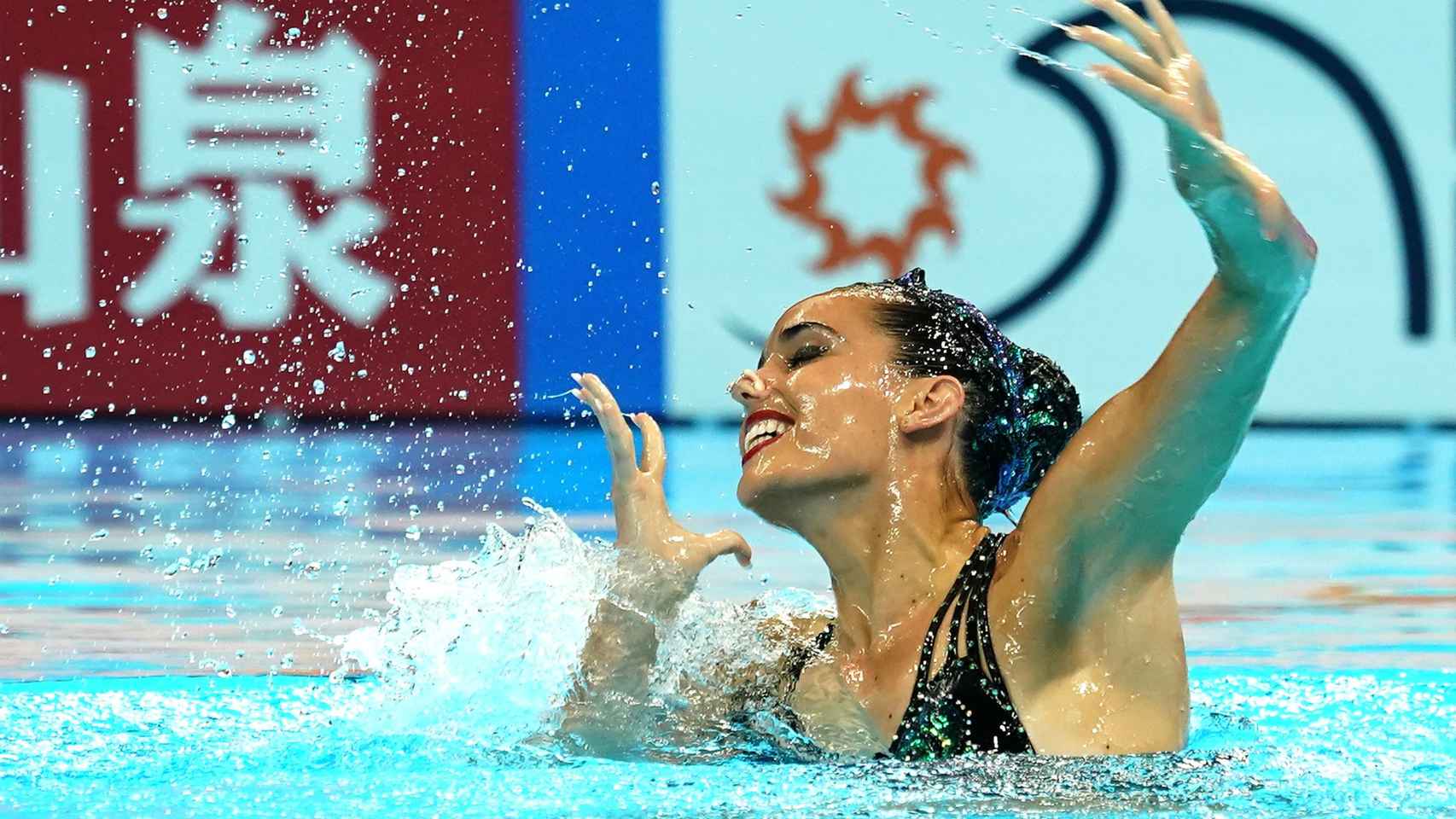 Ona Carbonell, durante una competición de natación sincronizada