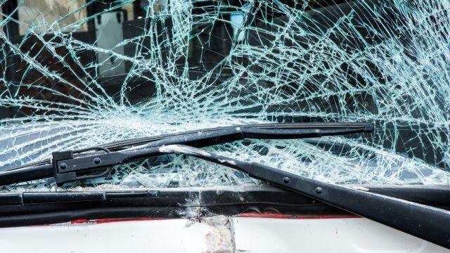 Una conductora alerta al 112 tras caer por un terraplén de 3 metros en A Laracha