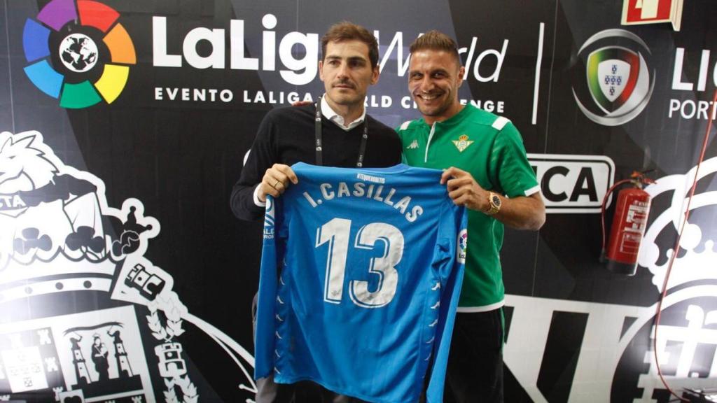 Casillas posando junto a Joaquín. Foto: Twitter (@RealBetis)