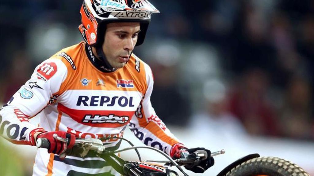 Toni Bou, compitiendo en trial indoor.