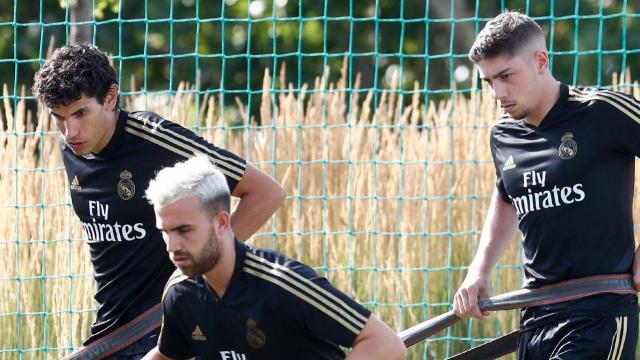 Vallejo, Fede Valverde y Mayoral, en un entrenamiento del Real Madrid