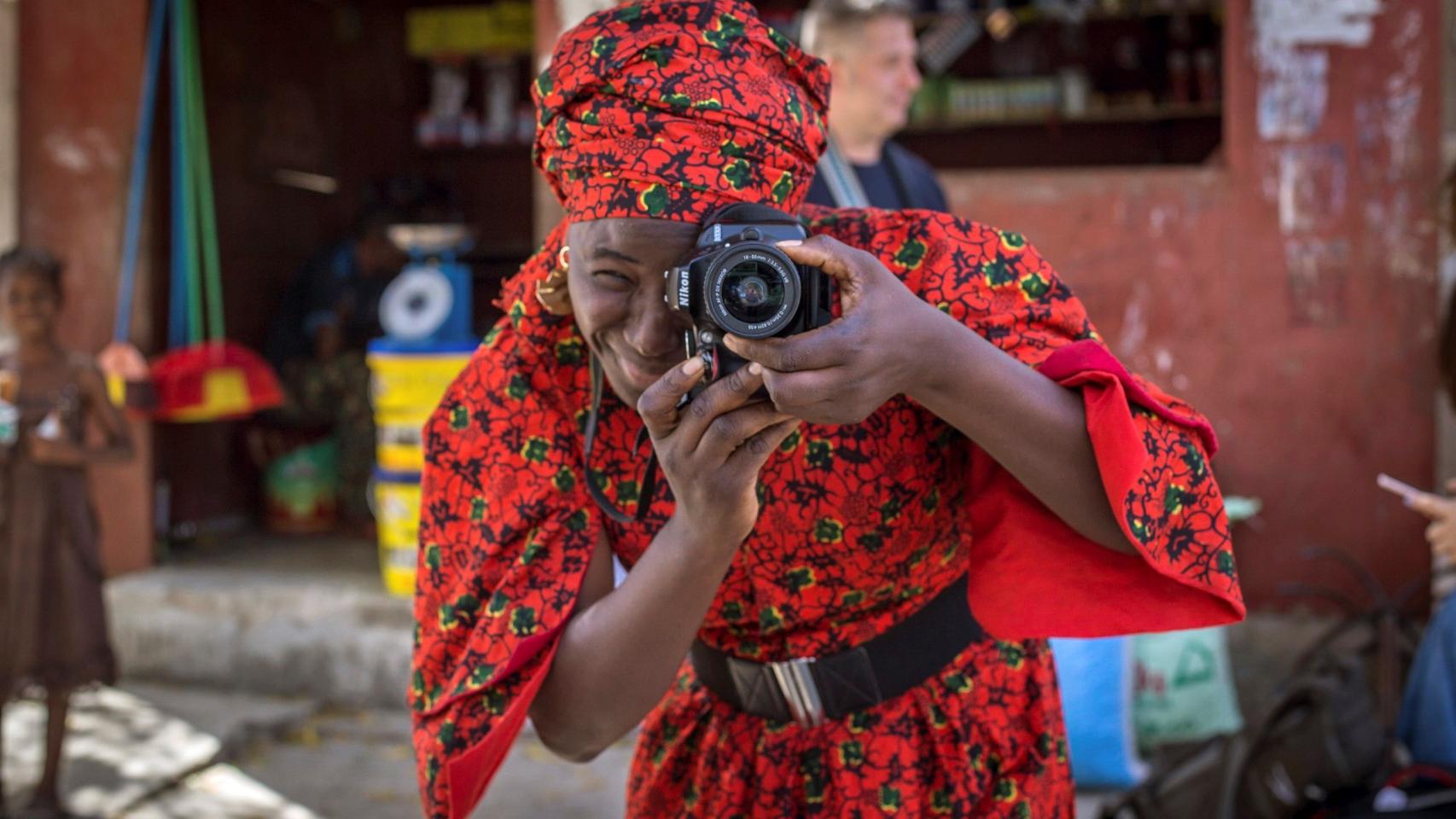 La fotógrafa senegalesa Oumou Kalsoum Baldé.