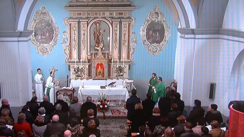 Ceremonia religiosa donde participaba Antonio Lax Zapata.