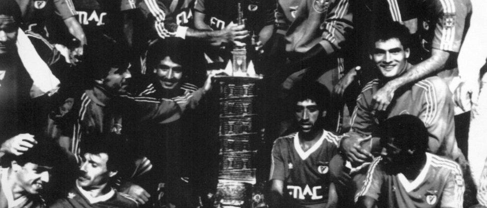 El Benfica de Eusébio, a la izquierda en la imagen, con el trofeo Teresa Herrera.