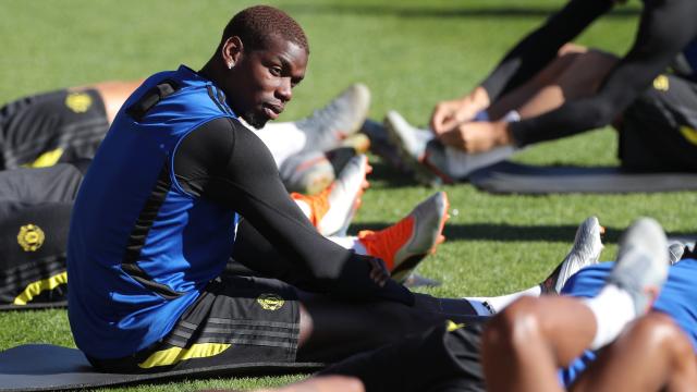 Paul Pogba entrena con el Manchester United