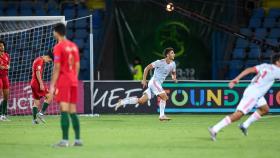 Ferrán Torres celebra uno de sus goles en la final del Europeo sub19. Foto: Twitter (@SeFutbol)