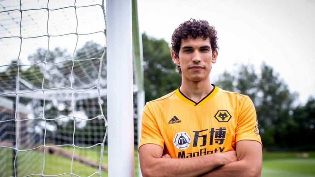 Jesús Vallejo, en el Wolverhampton. Foto: wolves.co.uk