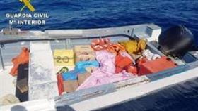 Intervenidas más de tres toneladas de hachís y cinco detenidos tras una persecución en alta mar en Huelva