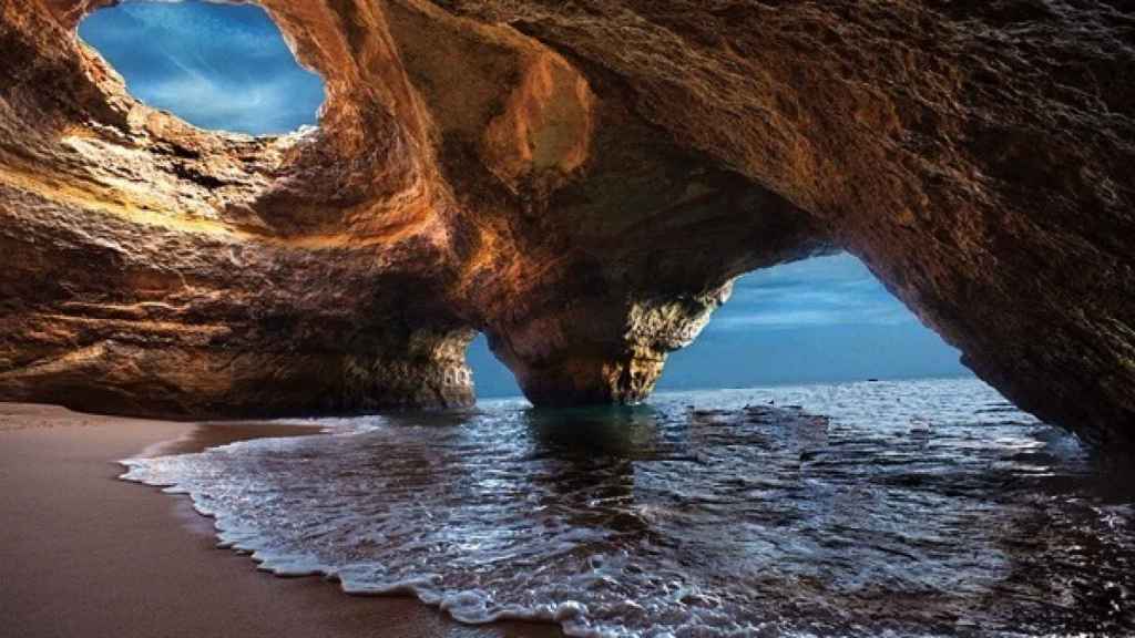 Cueva de Benagil en el Algarve portugués.