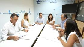 Paco Núñez, reunido este lunes con el Grupo Municipal del PP de Toledo. Foto: Óscar Huertas