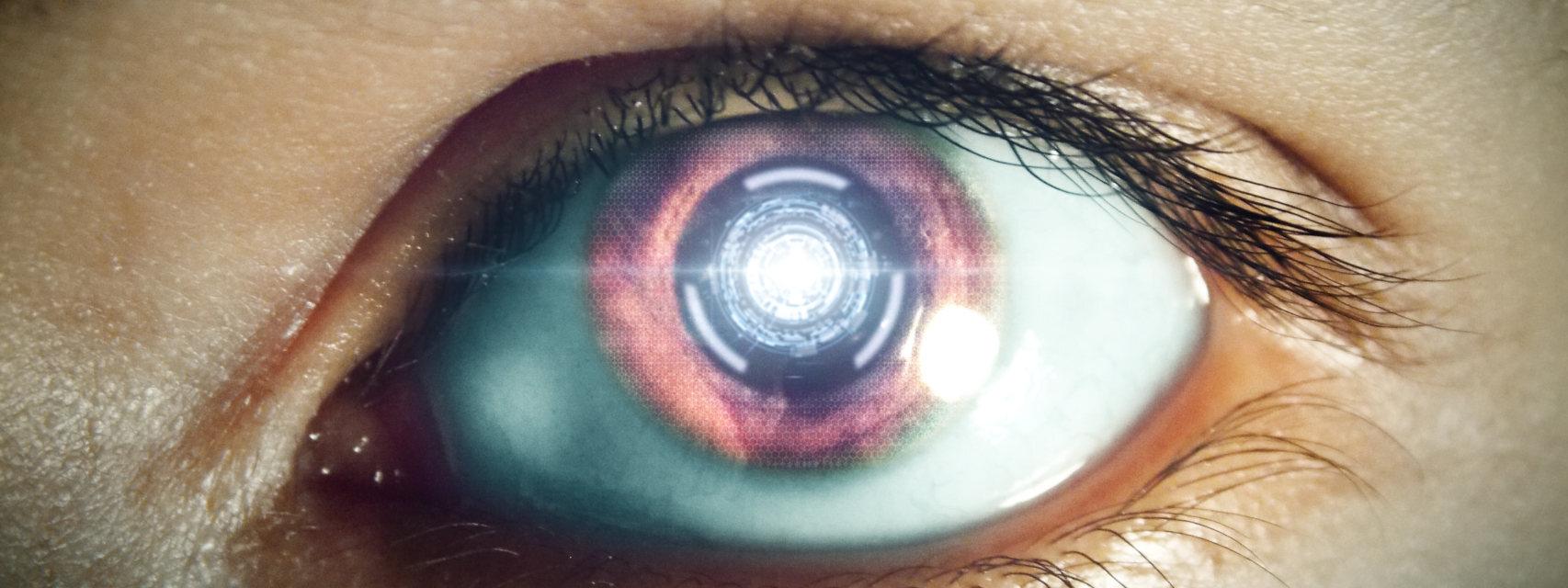 Crean una lentilla que amplía la imagen sólo con parpadear dos veces