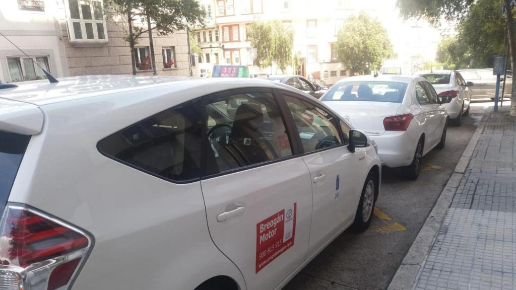 Los taxistas de A Coruña contra Uber: piden a Inés Rey que se posicione