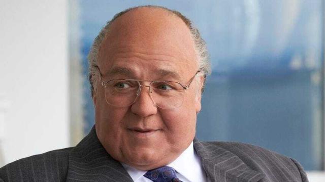 La papada de Russell Crowe no me deja ver al gran manipulador Roger Ailes.