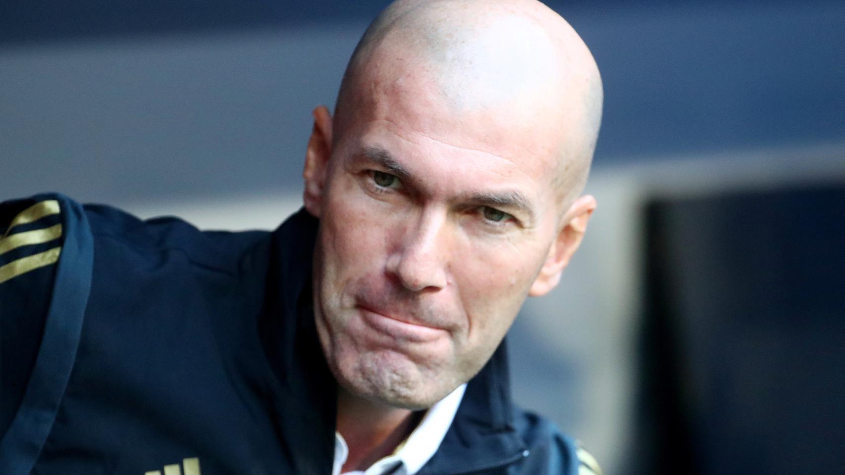 Zinedine Zidane en el banquillo del Real Madrid