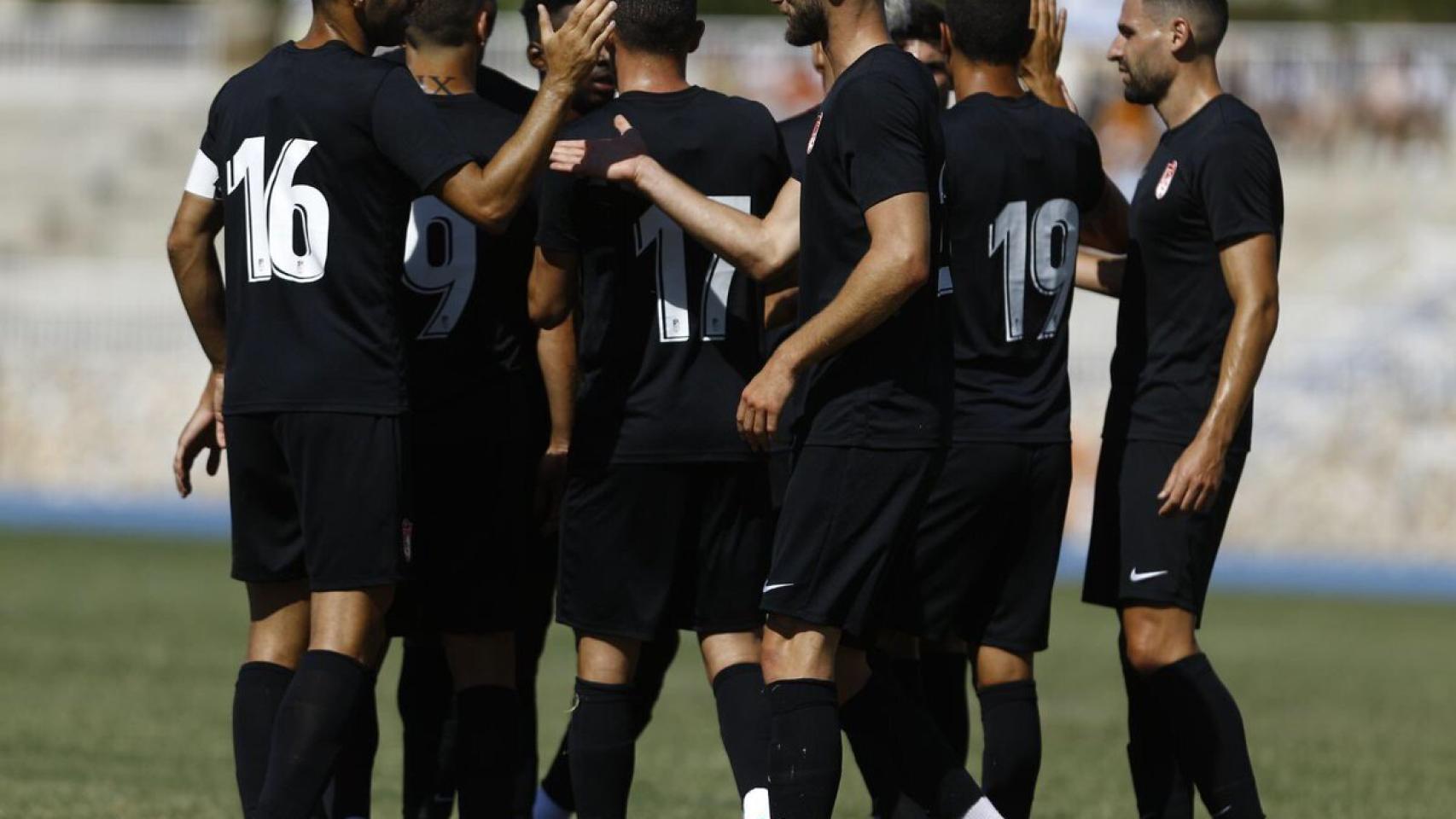 Jugadores del Granada. Foto: Twitter (@GranadaCdeF)