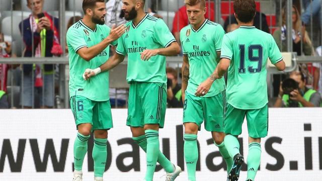 Los jugadores del Real Madrid celebran el segundo gol al Fenerbahce