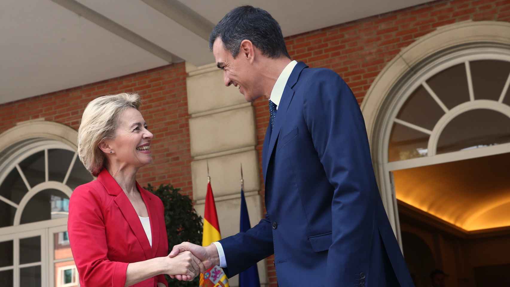 Pedro Sánchez, presidente del Gobierno, y Ursula von der Leyen, presidenta de la Comisión Europea, en Moncloa.
