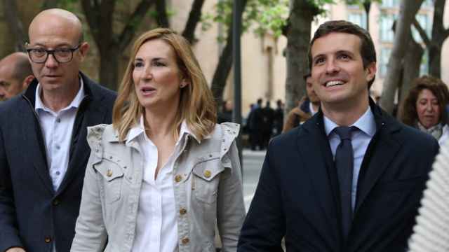 Ana Beltrán  junto a el líder del PP, Pablo Casado, en Pamplona el pasado abril.