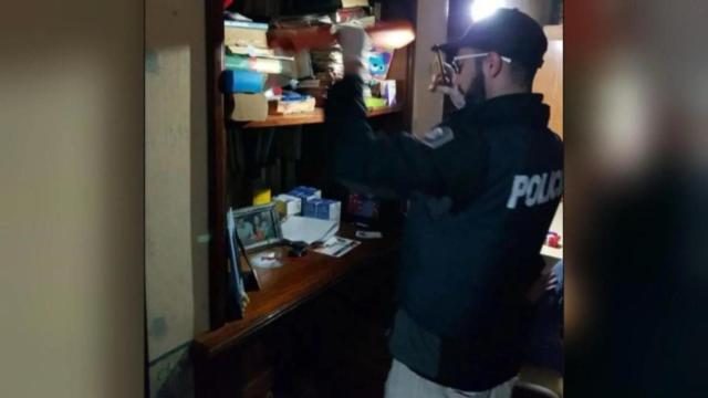 La policía bonarense, durante la investigación.