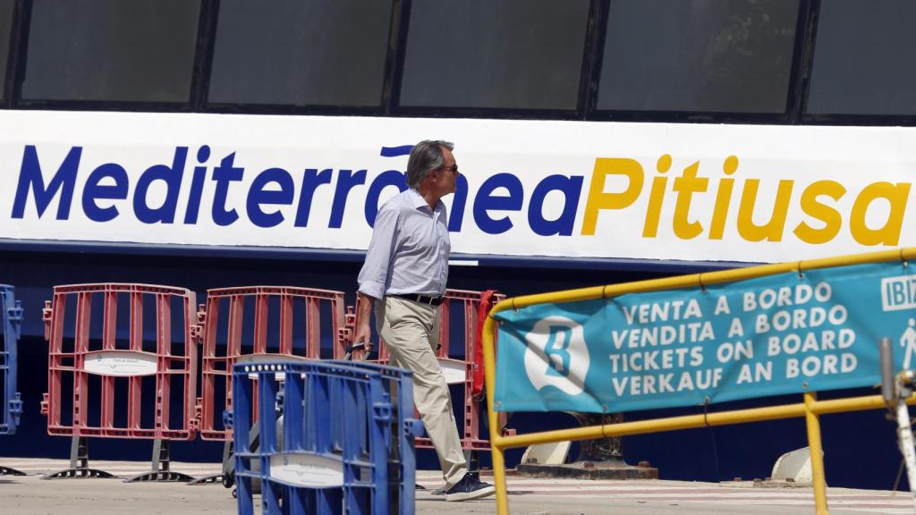 Artur Mas, embarcando en el ferry entre Menorca y Formentera.