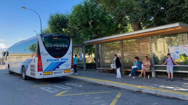 Foto de archivo de un bus interurbano en la parada de Entrexardíns de A Coruña