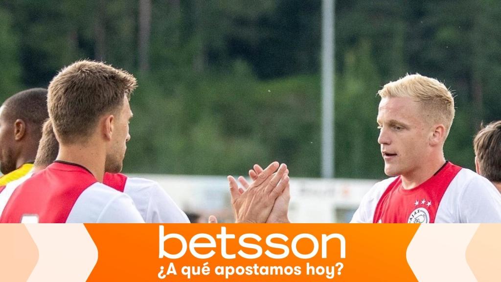 Los jugadores del Ajax de Ámsterdam celebran un gol