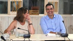 La ministra para la Transición Ecológica y el Reto Demográfico, Teresa Ribera, junto con el presidente del Gobierno, Pedro Sánchez, en una imagen de archivo.