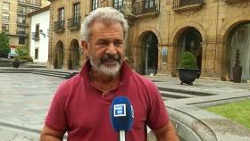 Mel Gibson durante una entrevista con la televisión autonómica asturiana.