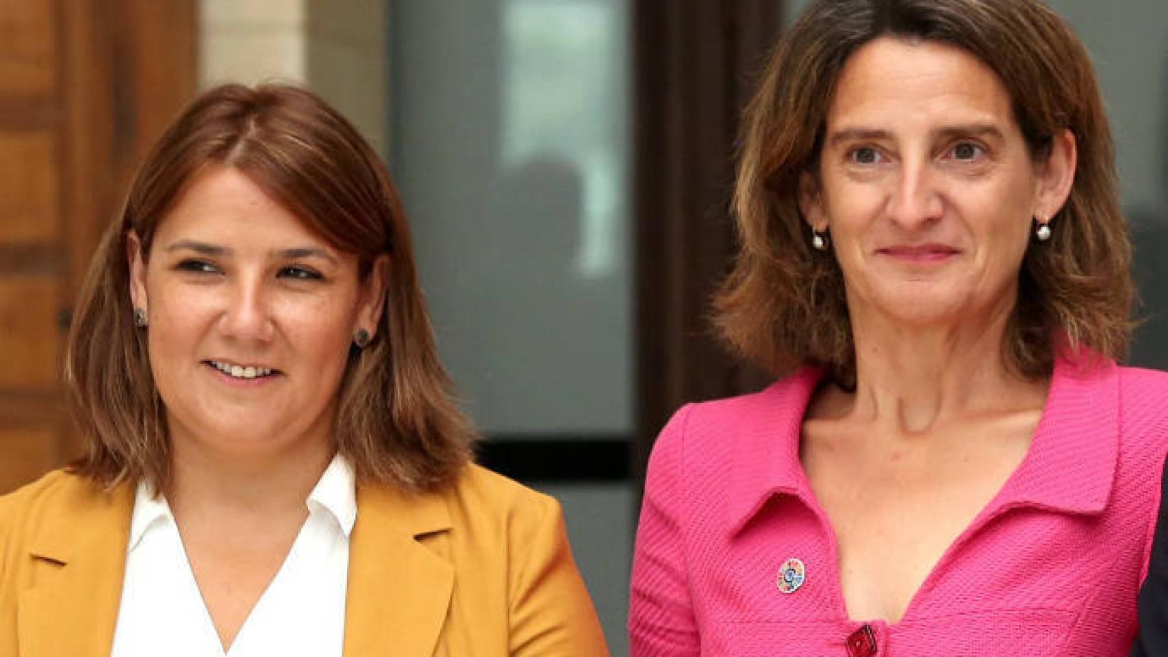 Agustina García (i) junto a la ministra Teresa Ribera (d) este martes en Toledo