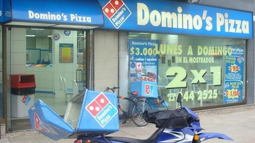 Un restaurante de Domino's Pizza.