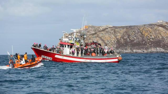 Diez ediciones de la travesía a nado entre Malpica y las islas Sisargas, nacida en 1933