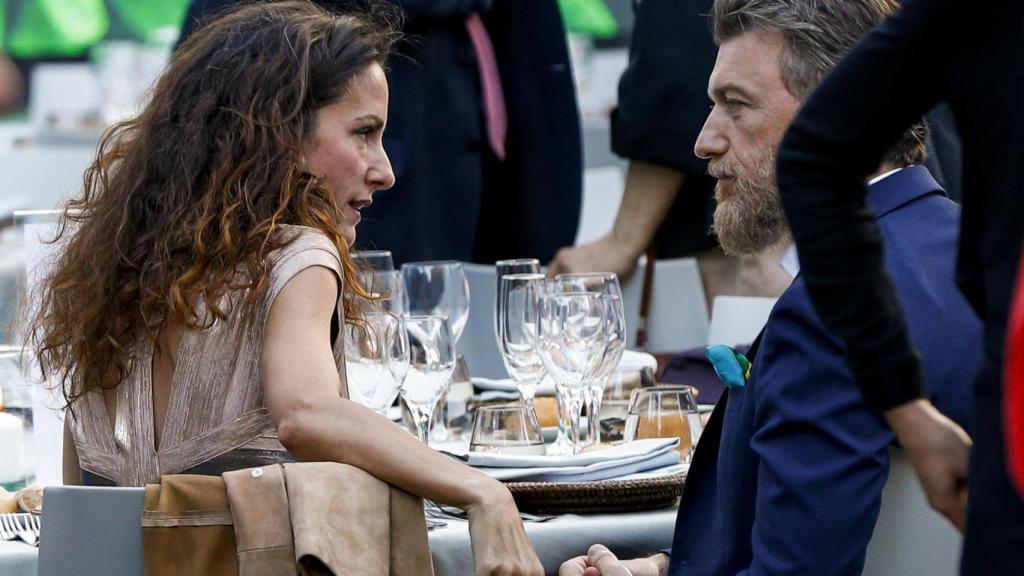 Telma Ortiz y Robert Gavin Bonnar en los jardines de Pedralbes.