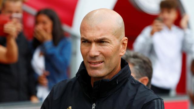 Zinedine Zidane en el banquillo del Real Madrid